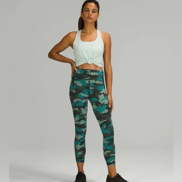 Lululemon Swift Speed High-Rise Tight 25"
Camo Tidewater Teal Size 2 - Picture 10 of 11
